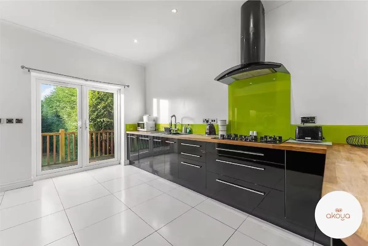 A Contemporary Cotswold Grace - Beautiful 4Bed Haven United Kingdom