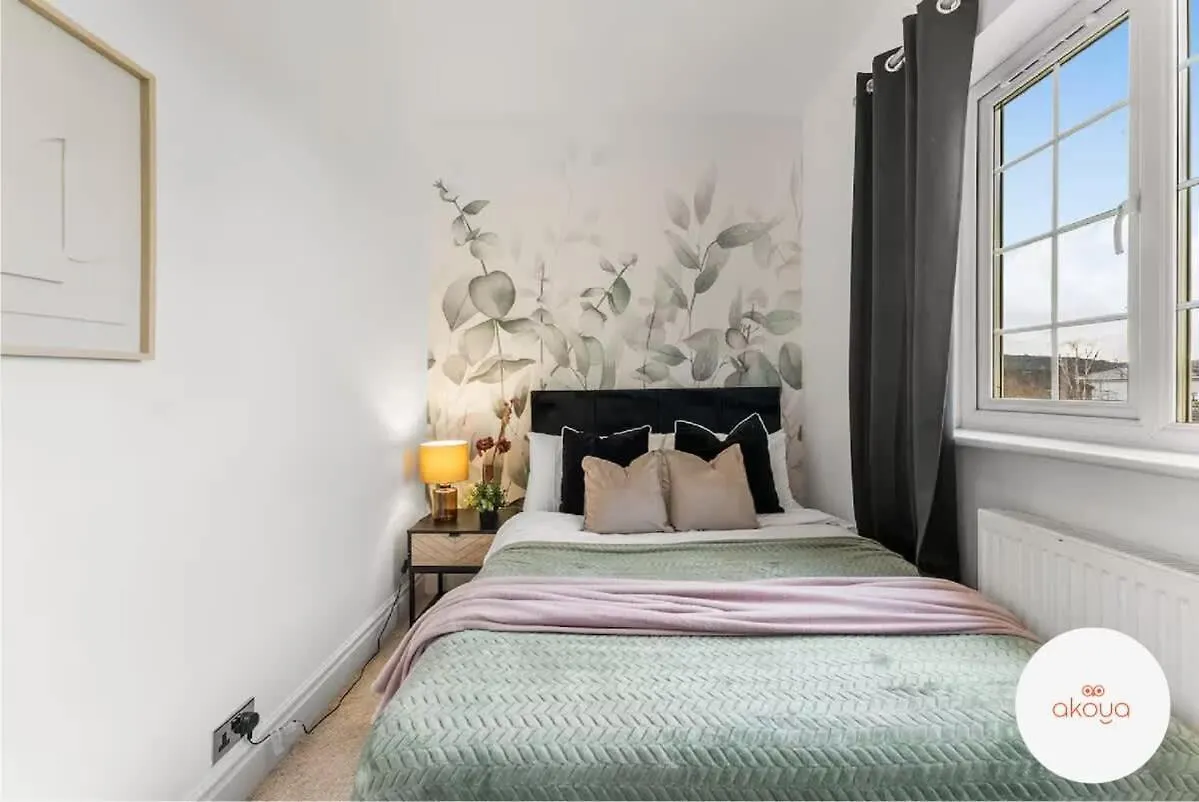 A Contemporary Cotswold Grace - Beautiful 4Bed Haven 0*, Golden Valley United Kingdom