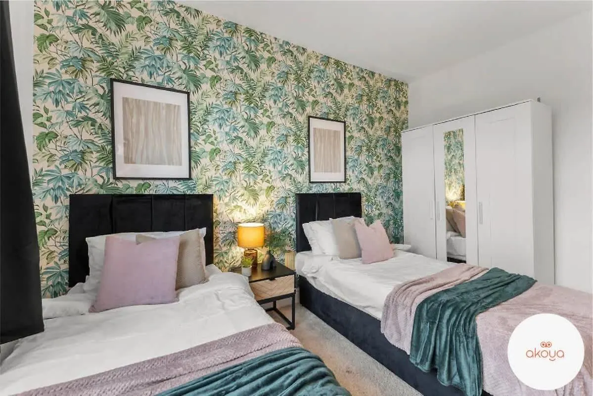 A Contemporary Cotswold Grace - Beautiful 4Bed Haven Golden Valley