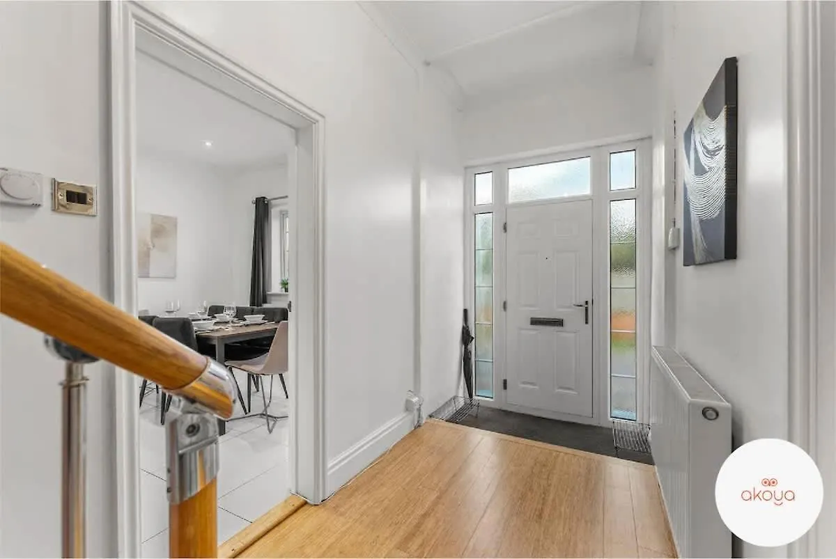 A Contemporary Cotswold Grace - Beautiful 4Bed Haven Holiday home Golden Valley