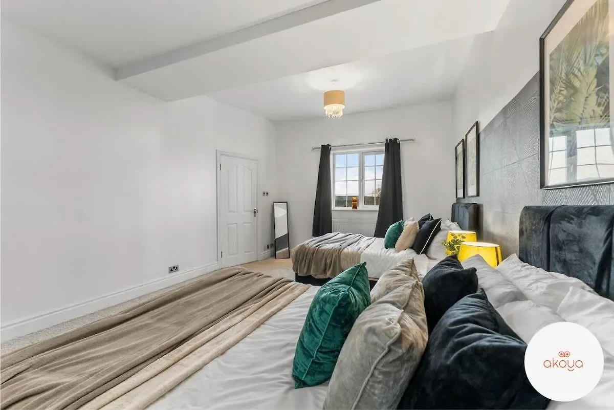 A Contemporary Cotswold Grace - Beautiful 4Bed Haven Holiday home