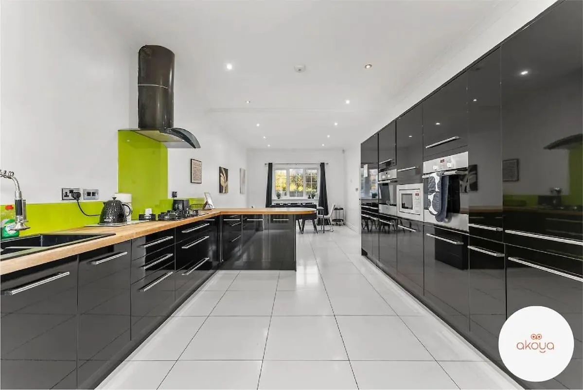 A Contemporary Cotswold Grace - Beautiful 4Bed Haven