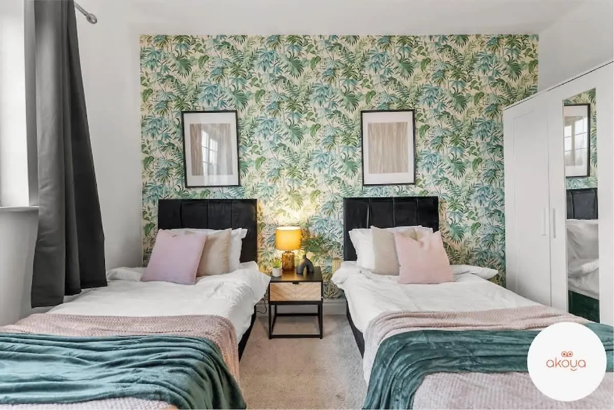 A Contemporary Cotswold Grace - Beautiful 4Bed Haven Holiday home